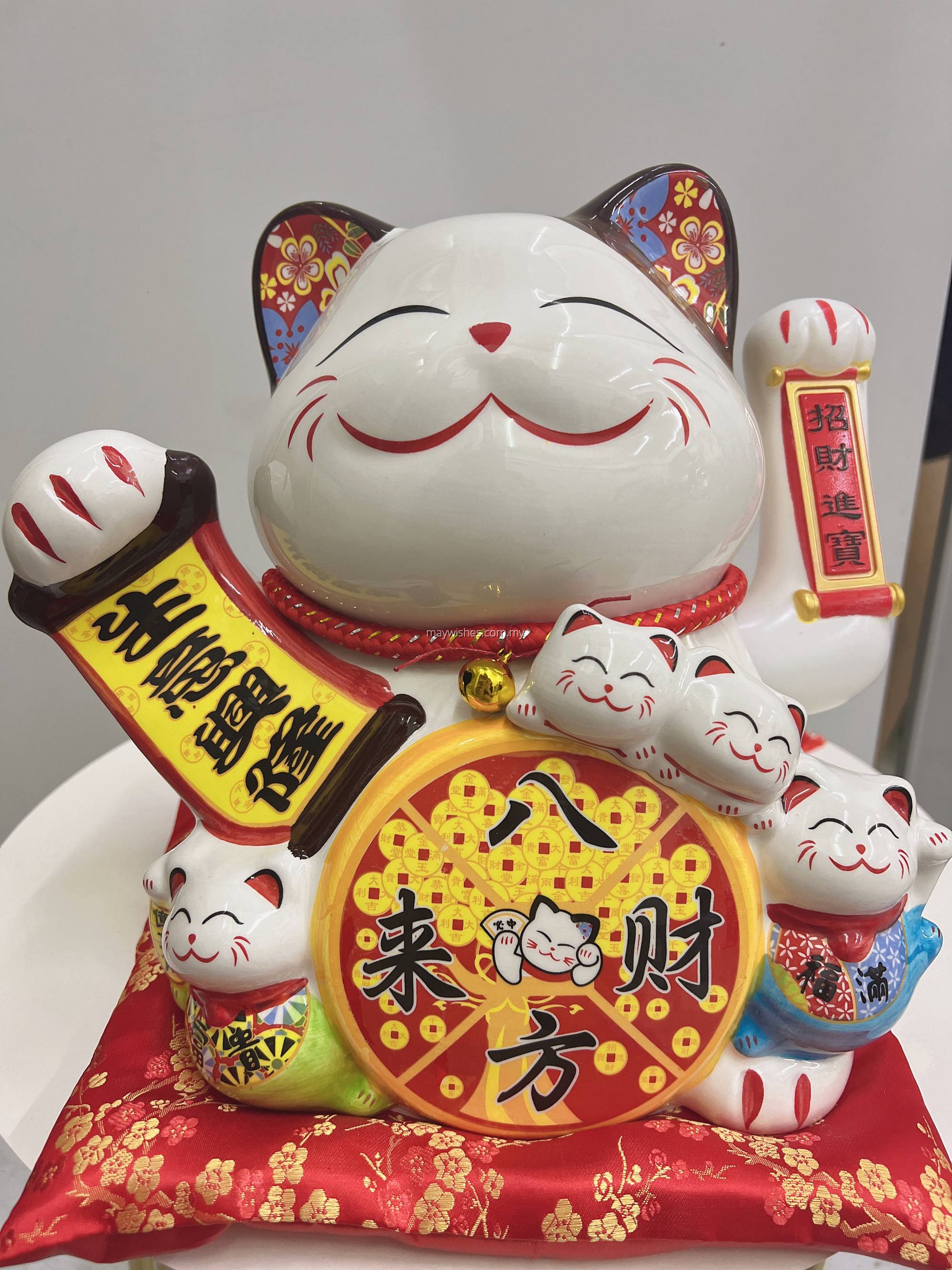 Big Lucky Cat