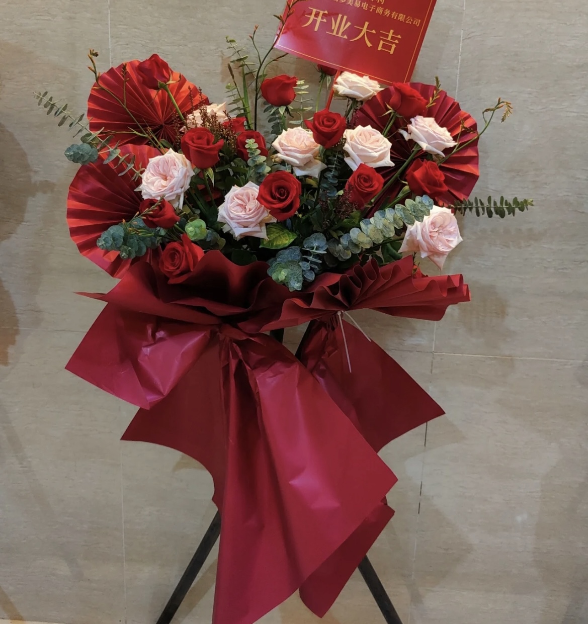 Red Theme Opening Flower 02