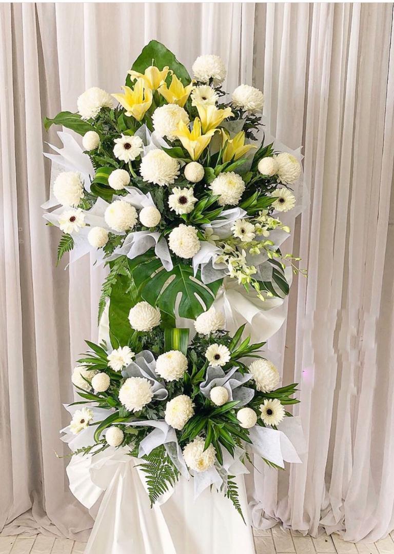 condolences flowers stand